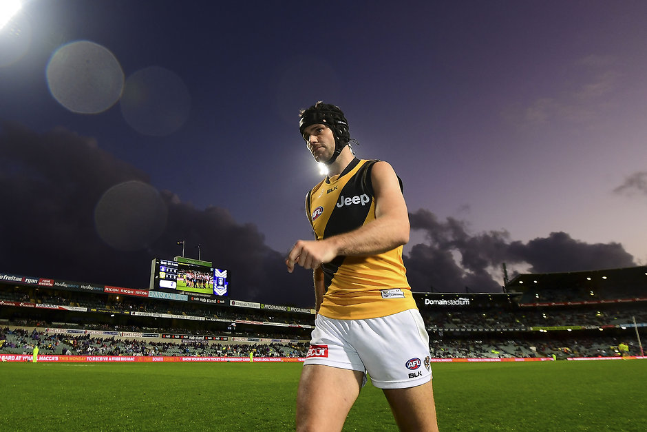 AFL 2016 Rd 09 - Fremantle v Richmond PERTH, AUSTRALIA - MAY 21: Trent Cotchin of the Tigers makes his way to the team huddle during the 2016 AFL Round 09 match between the Fremantle Dockers and the Richmond Tigers at Domain Stadium on May 21, 2016 in Perth, Australia. (Photo by Daniel Carson/AFL Media)